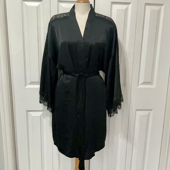 Victoria's Secret Black Satin Lace Robe Size XXL - Picture 1 of 9